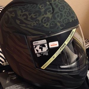 Women’s Icon Alliance GT motorcycle helmet size M